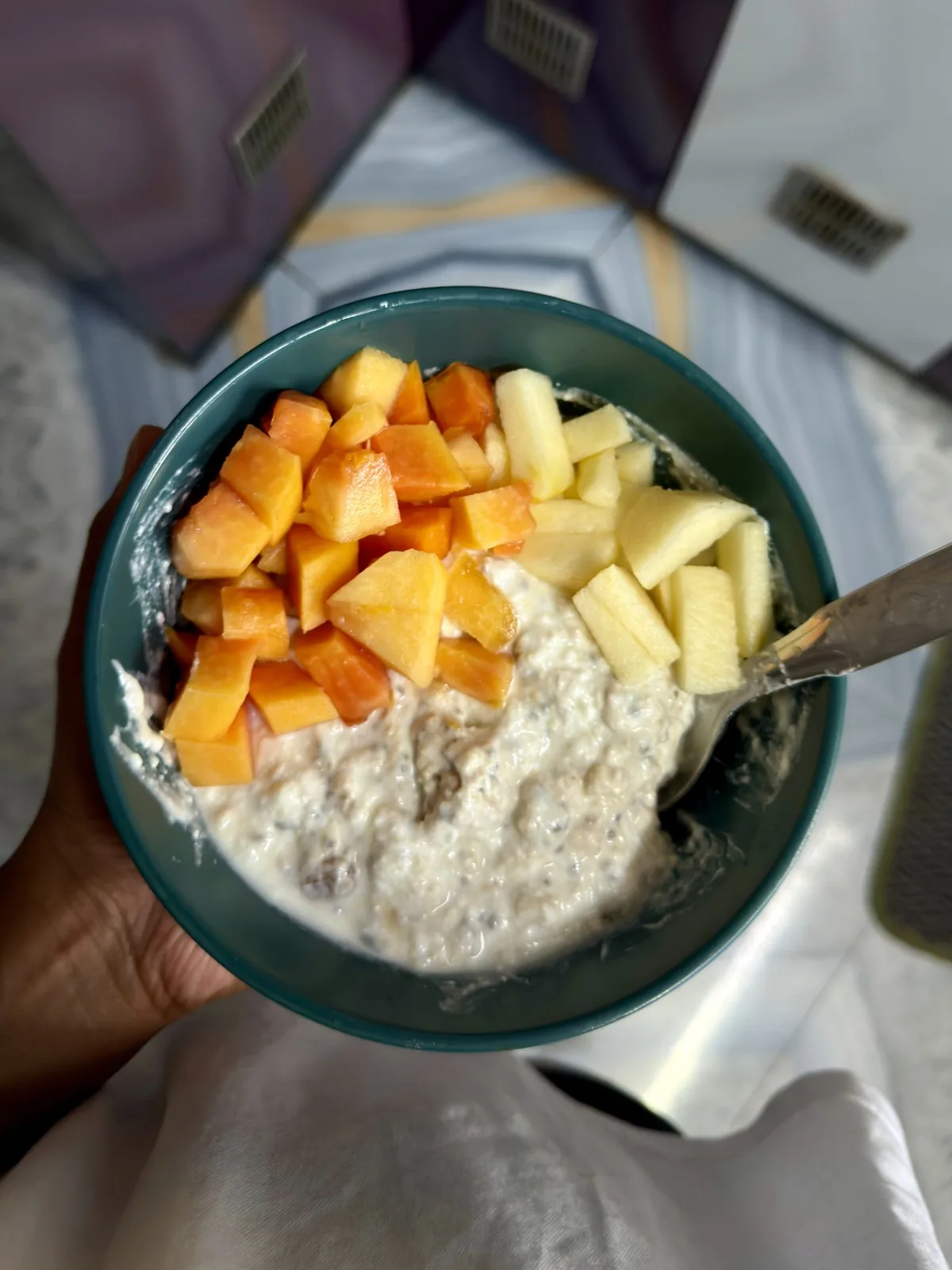 Papaya overnight oats