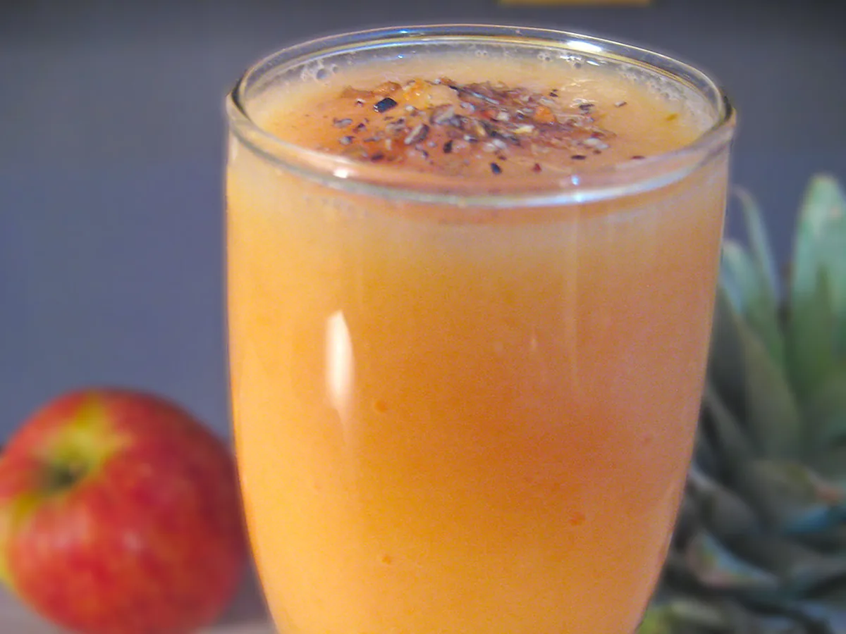Papaya pineapple smoothie