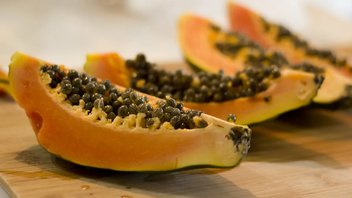 Papaya with lime and mint