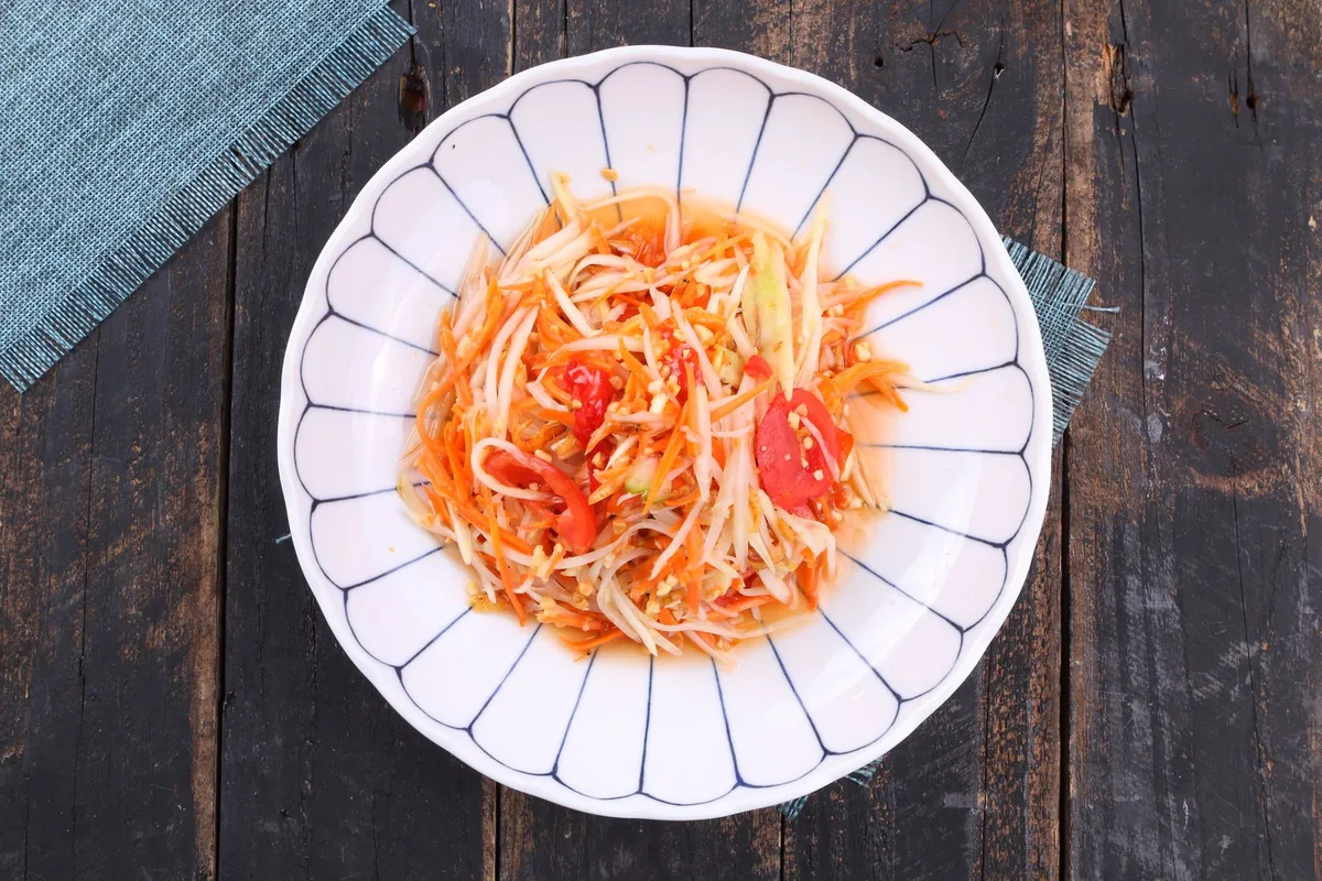 Som tam: Thai green papaya salad